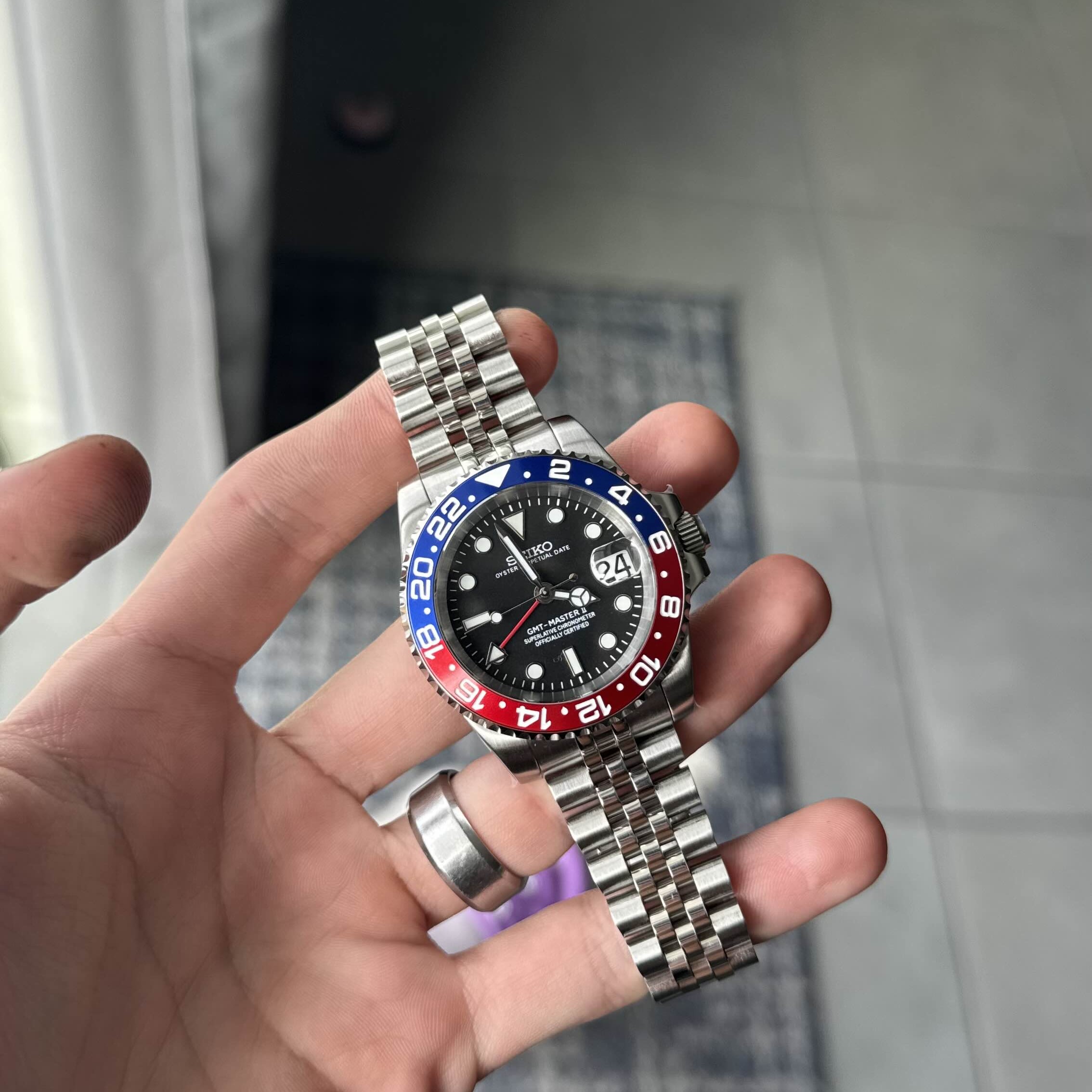 Two-tone bezel GMT watch
